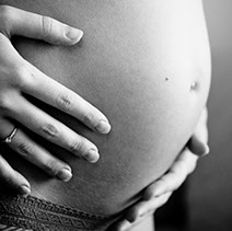 mains-femme-enceinte